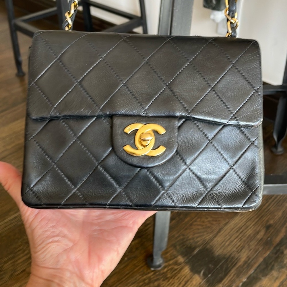 🥂🌟HOST PICK🥂🌟Absolutely Stunning Vintage Lambskin Chanel Crossbody Bag